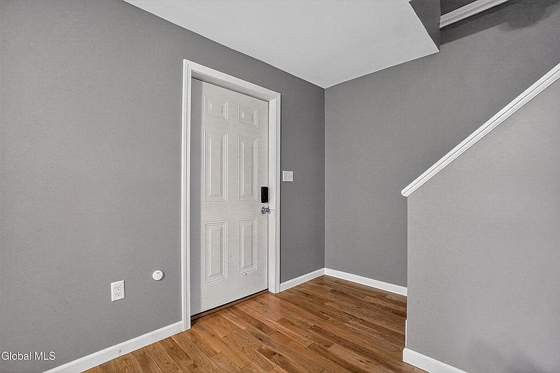 3rd image of 6 Fielding Street