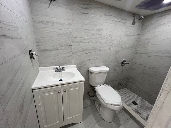 5th image of 945 E 83rd St #1B