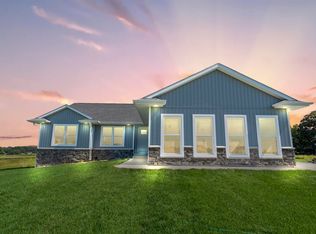192 Eagle Ridge Dr, Waverly, IA 50677