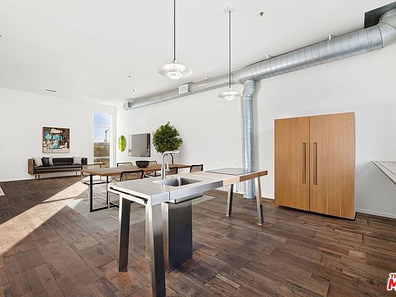 4th image of 1643 12th St Suite 5