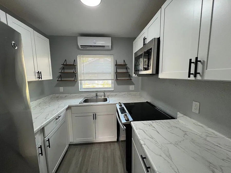 351 Avenue N NE, Unit 2 — Photo 4