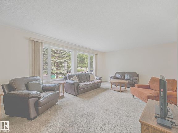 5th image of 5 Akins Dr