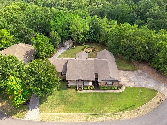5th image of 2 Glenwood Ln