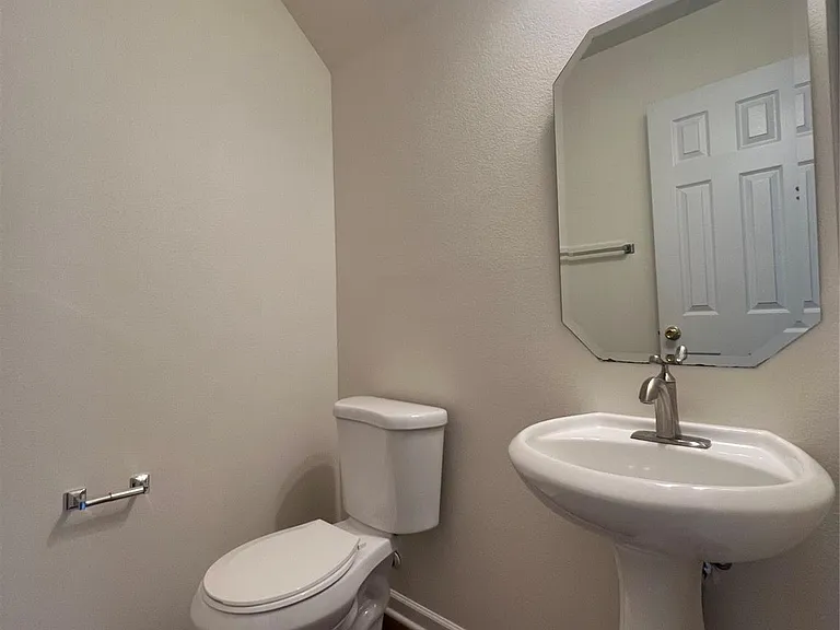 325 Ross Moore Ave — Photo 3