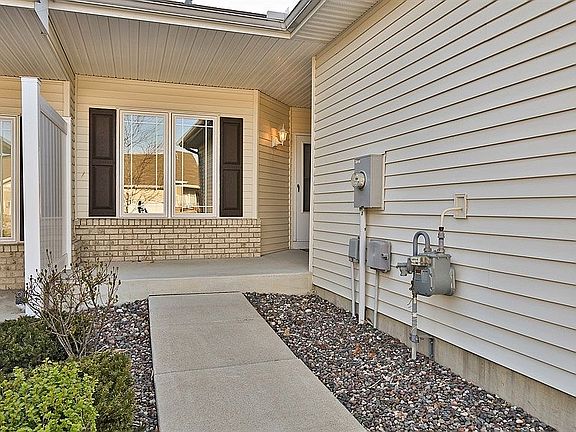Covered front entryway