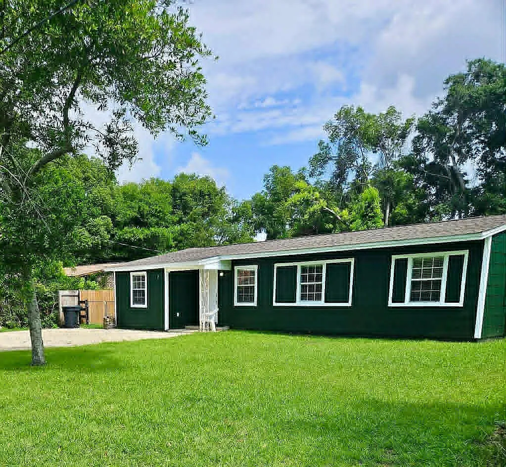 3 bed, 1200 sqft, $2,200 — Photo 1