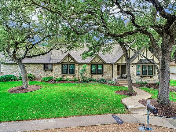 4th image of 10611 Plumewood Dr