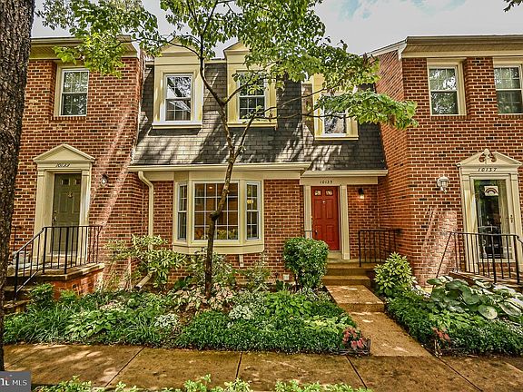 2nd image of 10135 Village Knolls Ct