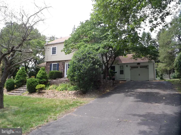 516 S 4th St, Perkasie, PA 18944