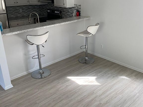 3rd image of 2991 Horseshoe Bend Dr APT B
