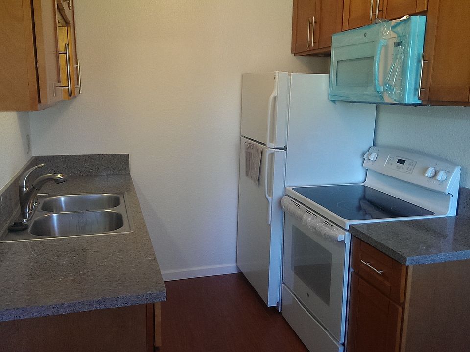2nd image of 561 Pecan St APT 5