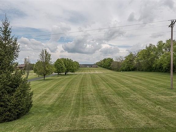 3rd image of 316 Back 40 Pike