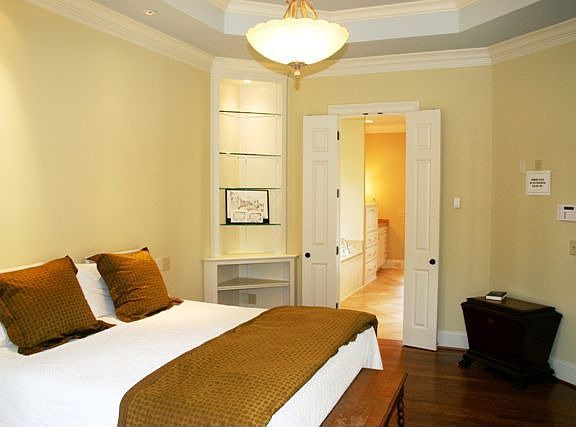 Master BR looking to bath