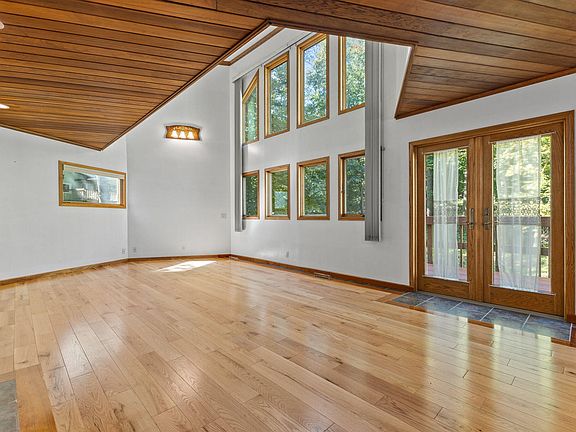 5th image of 515 Forest Glen St