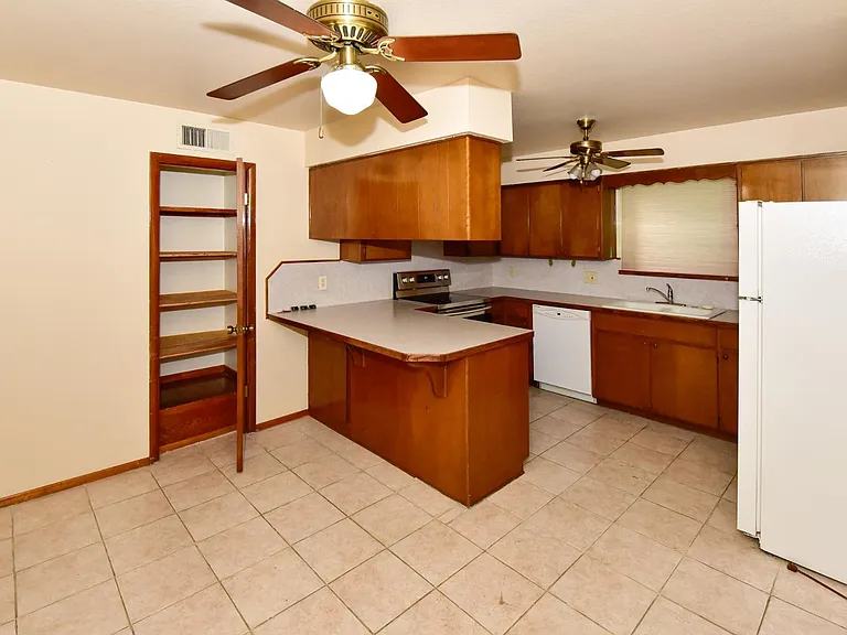 439 E Brown Rd — Photo 10