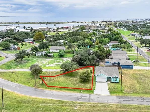 1421-1425 E Linden St, Rockport, TX 78382