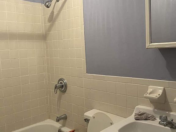 5th image of 2593 8th Ave APT 15