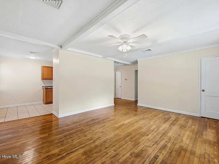919 Tatum Dr — Photo 3