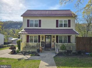 749 Harrison Ave, Berkeley Springs, WV 25411