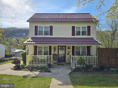 749 Harrison Ave, Berkeley Springs, WV, 25411