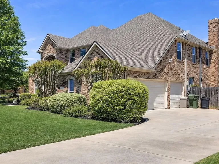 1308 Normandy Dr — Photo 9