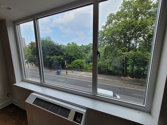 5th image of 40 Central Park S Unit 4A