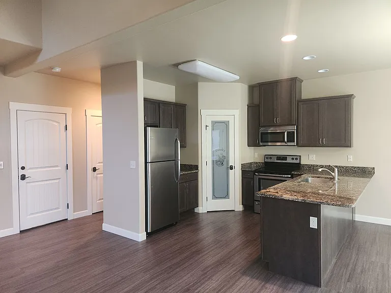 7216 W Chestnut Ave — Photo 2