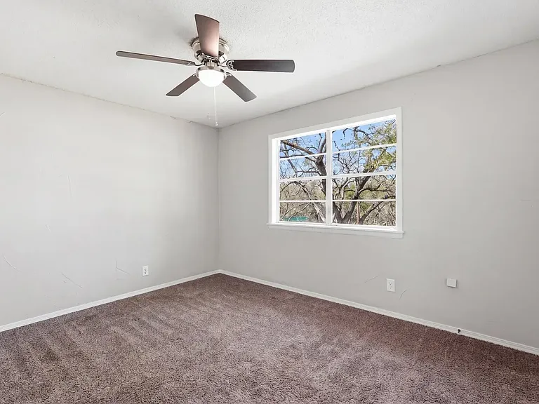 207 S Elm St — Photo 9