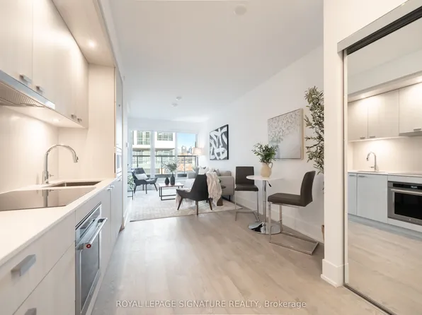 115 Denison Ave #303, Toronto, ON M5T 0E6