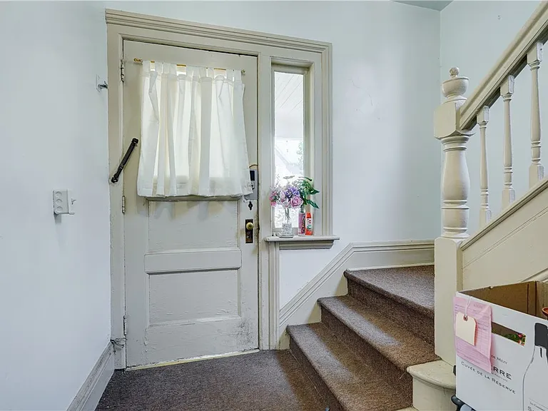 8 Rowley St #1 — Photo 15