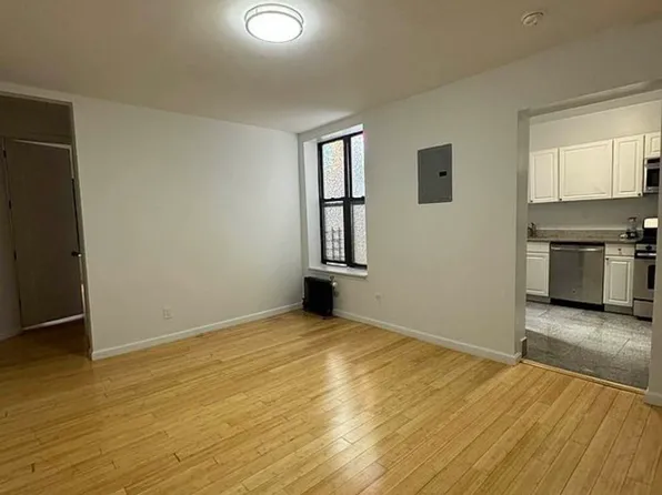 838 Riverside Drive image 4 of 9