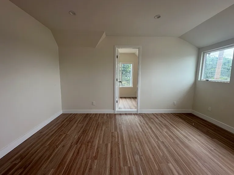 Newly Renovated 2BD/2BA with Garage — Photo 9