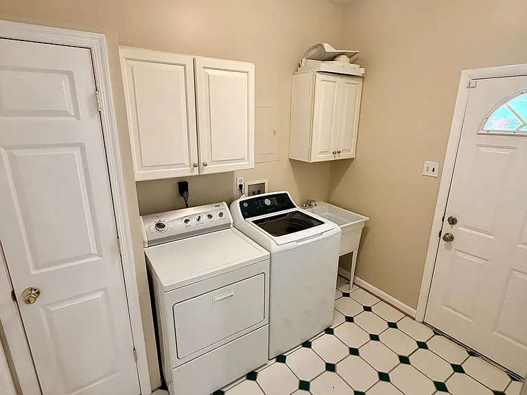 14605 Nadine Dr — Photo 10