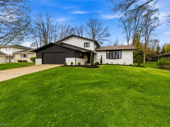 6344 Gale Dr, Seven Hills, OH 44131