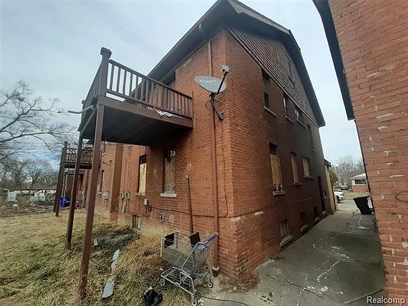 5th image of 14889 Sussex St