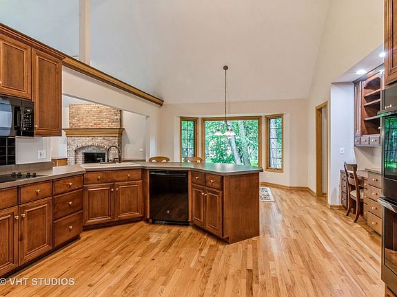 5th image of 980 Pinecrest Dr