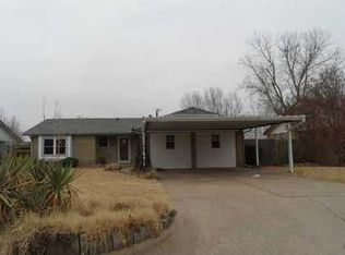 920 SW 15th St, Moore, OK 73160