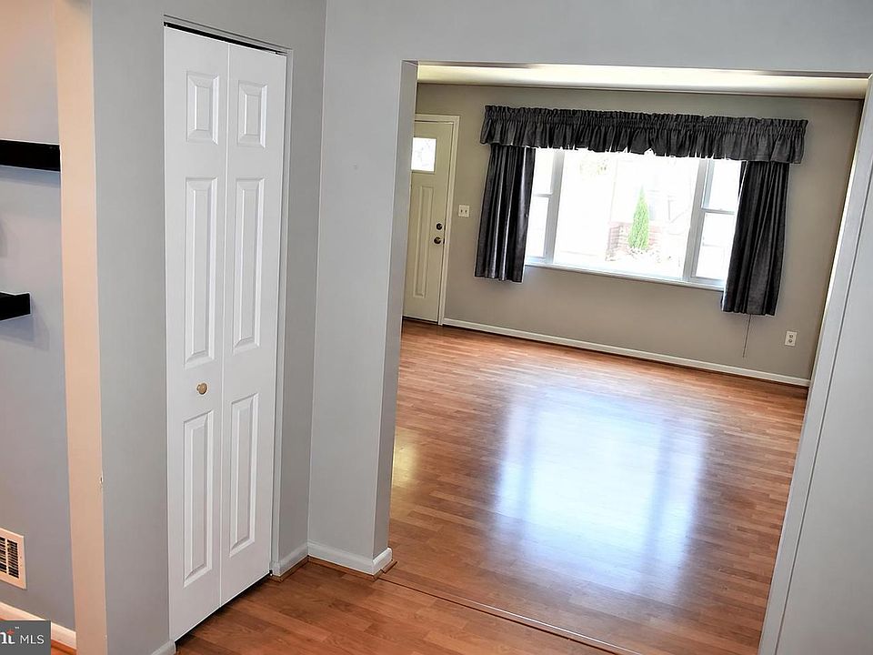 1st image of 410 Main St APT 3