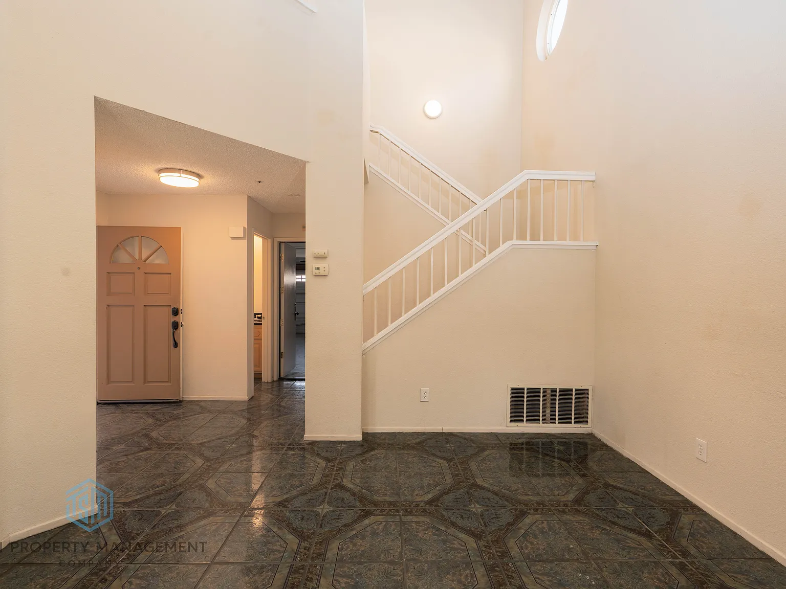 3 bed, 1256 sqft, $3,000 — Photo 3