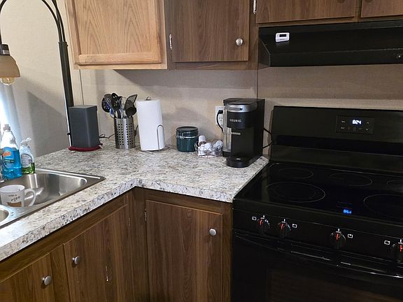 4th image of 426 S D Garner Rd