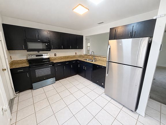 2nd image of 603 Estrada Ln