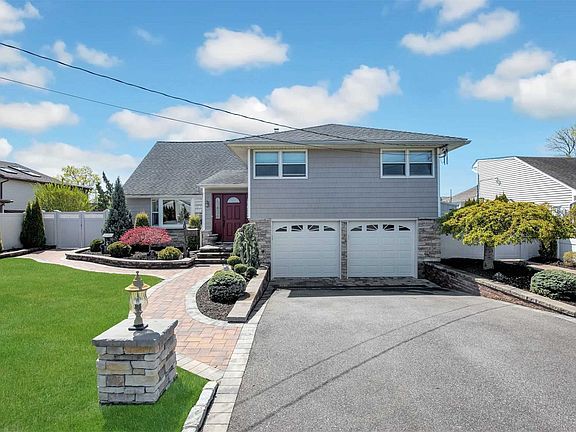2nd image of 512 Avon Pl