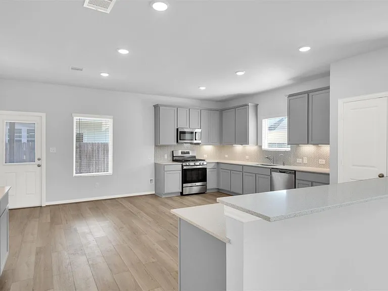 113 Greenthread Dr — Photo 5