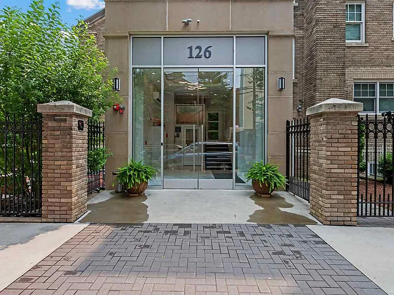126 Delaware Ave #3 — Photo 17