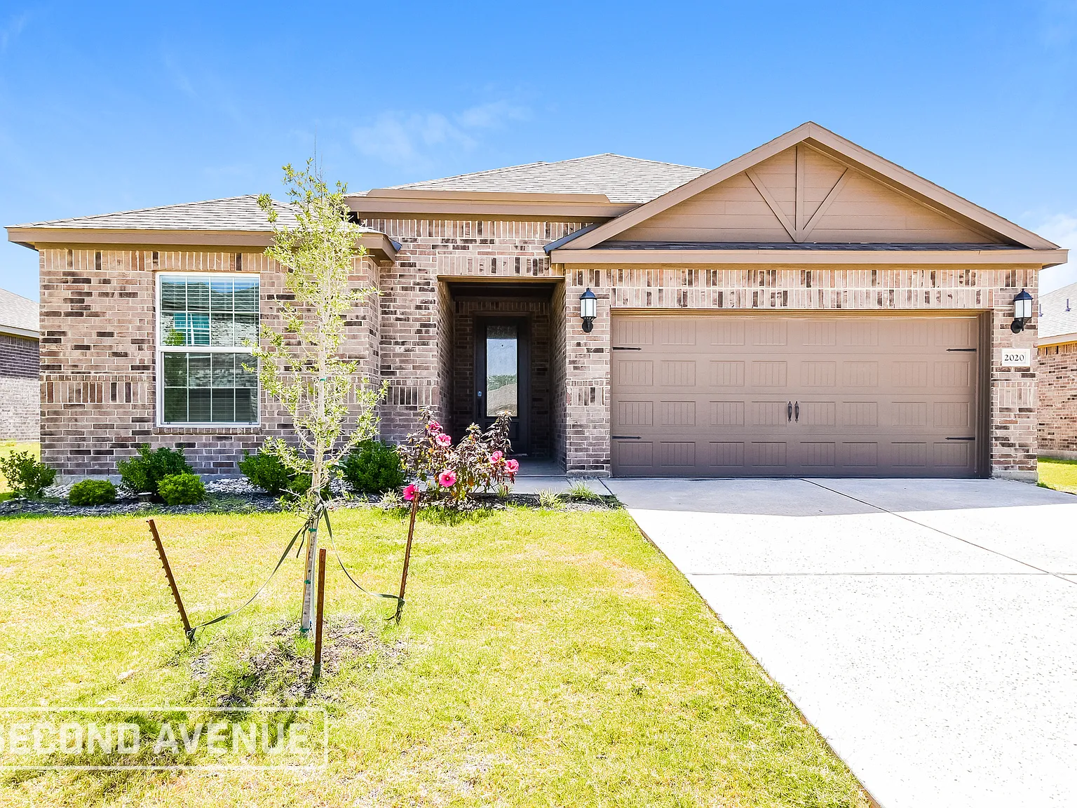 4 bed, 2.0 bath, 1801 sqft, $2,075 — Photo 1