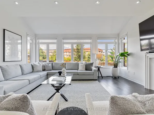 4 Mugford Cres, Brampton, ON L6Y 6A7