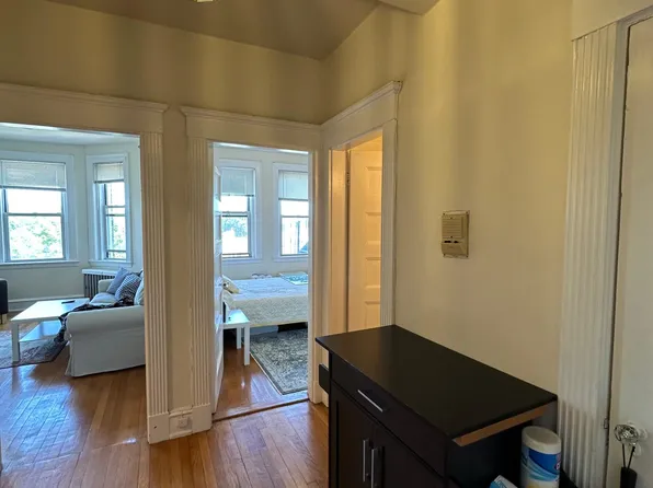 1654 Massachusetts Ave APT 57, Cambridge, MA 02138