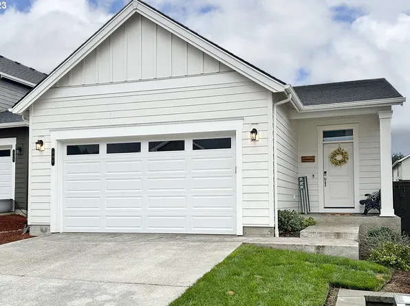 498 NE Fremont Dr, Estacada, OR 97023