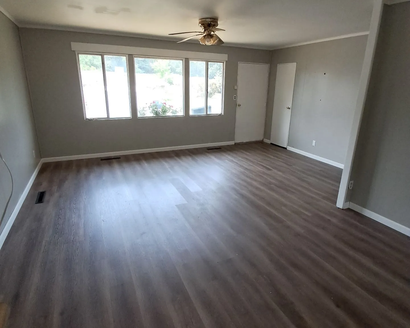 3 bed, 864 sqft, $885 — Photo 3