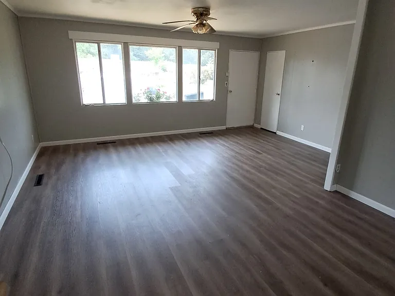 171 Andover Rd — Photo 3
